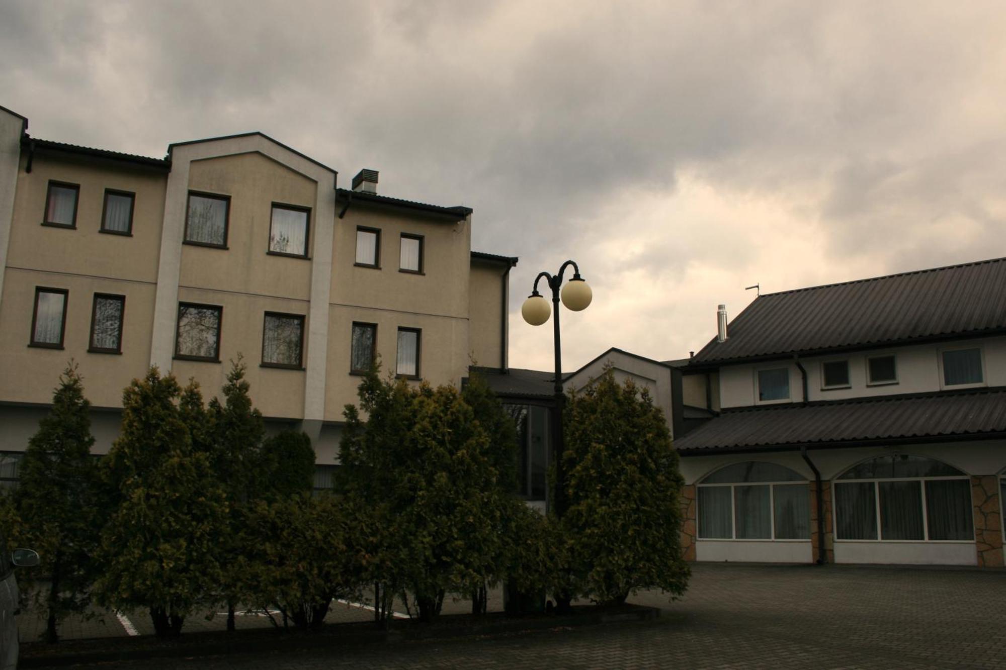 Hotel Junior 2 Krakow Exterior photo